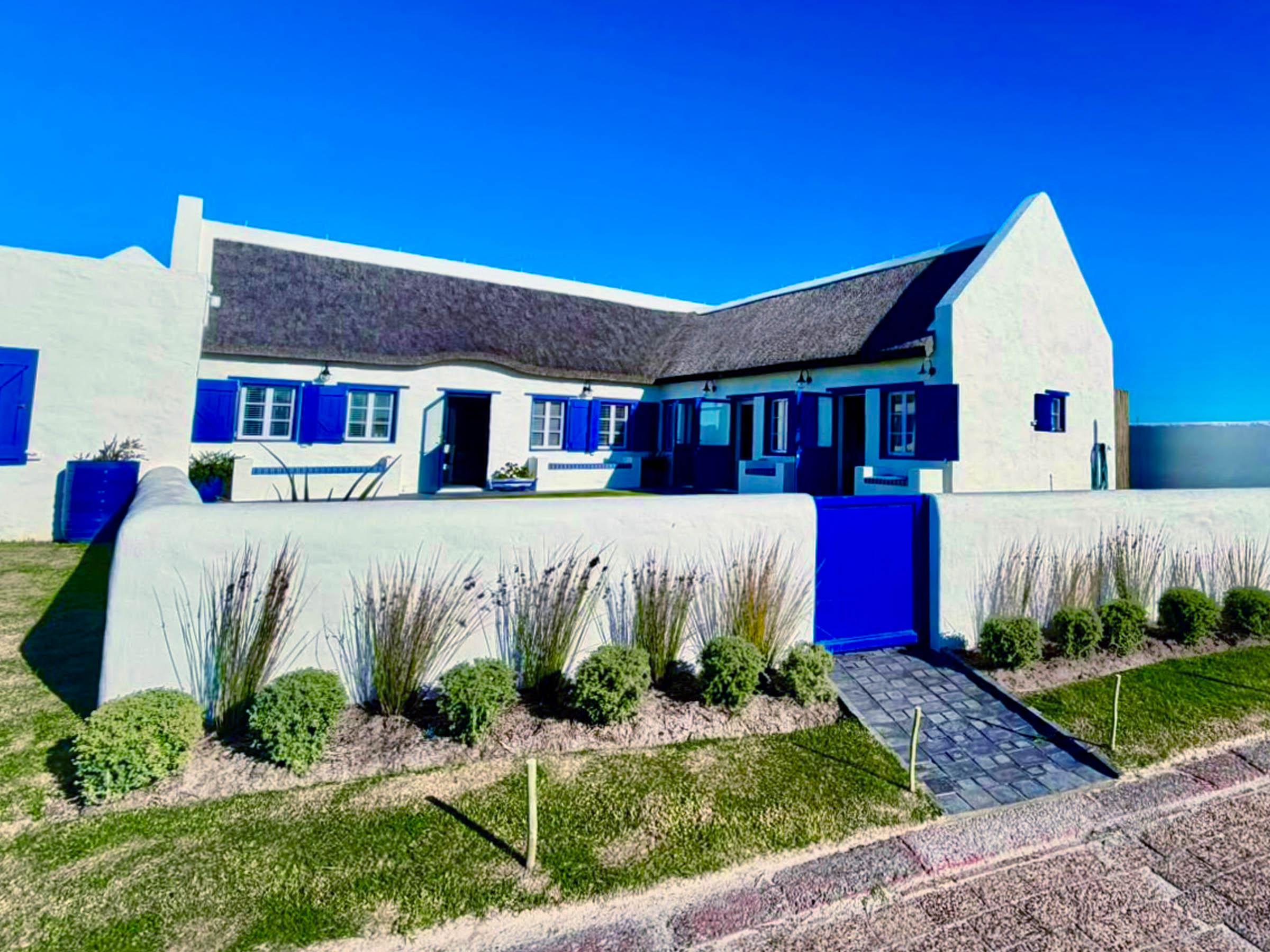 Villa Grange self catering beach accommodation in Struisbaai Villa Grange self catering beach accommodation in Struisbaai